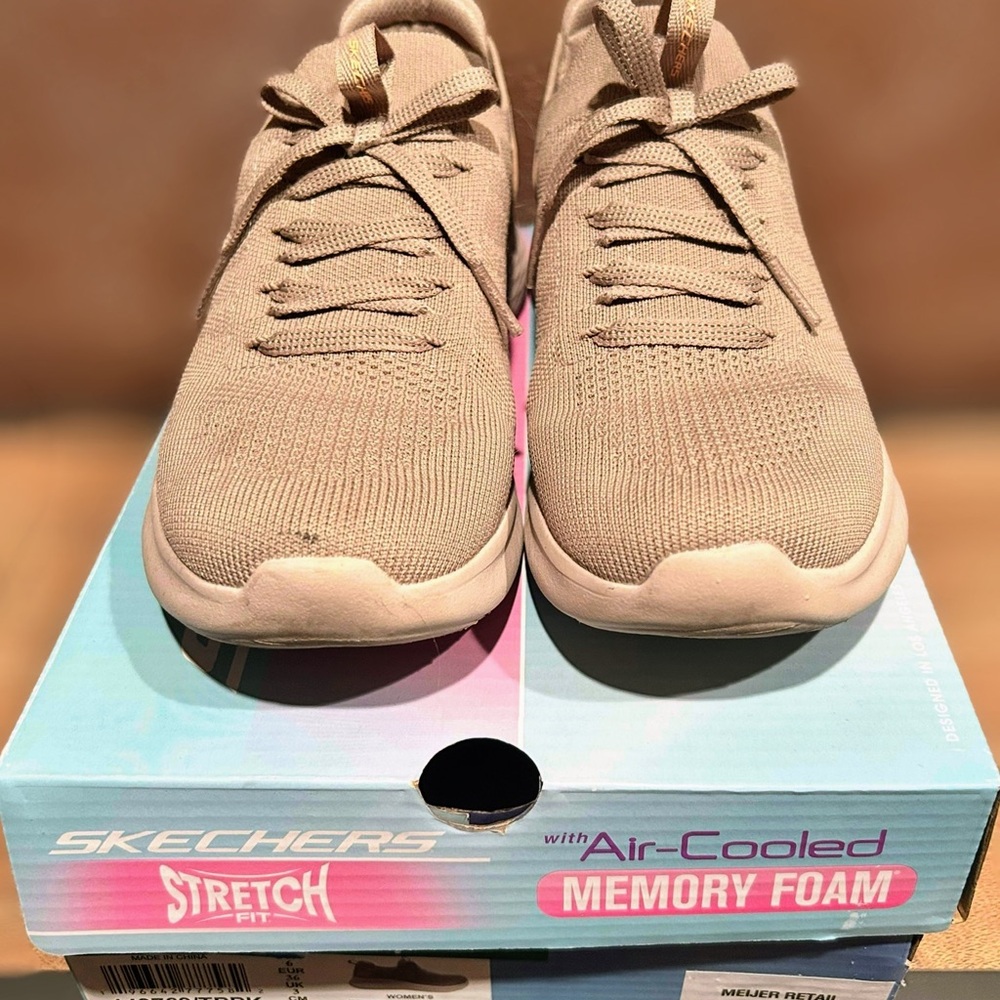 Skechers Gently used